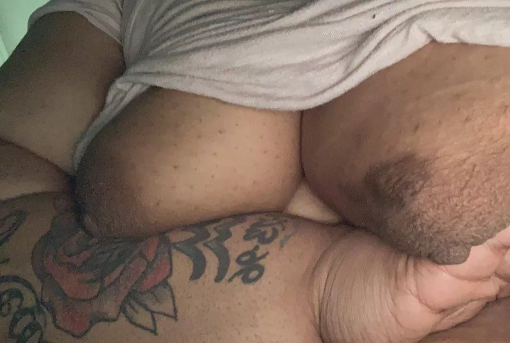 Someone come nutt on my titties 😋 posted by Lolatalents