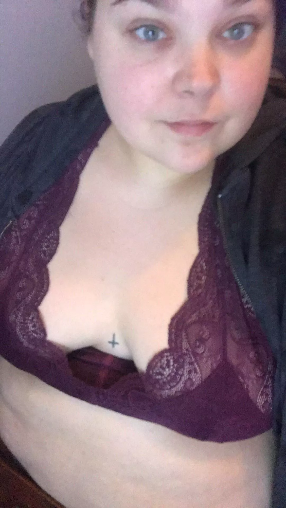 Someone stuff this fat piggy Kik Halloweenqueen26 posted by halloweenqueen2613