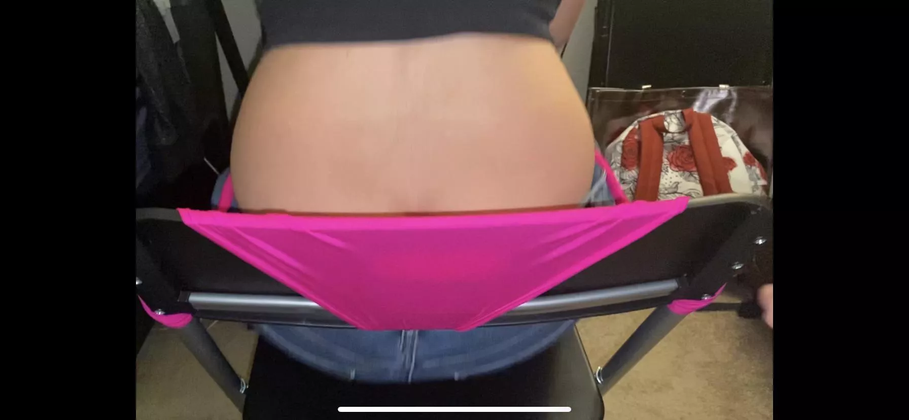 Someone’s stuck in a chair wedgie in her latest episode posted by Personal-Contest2509