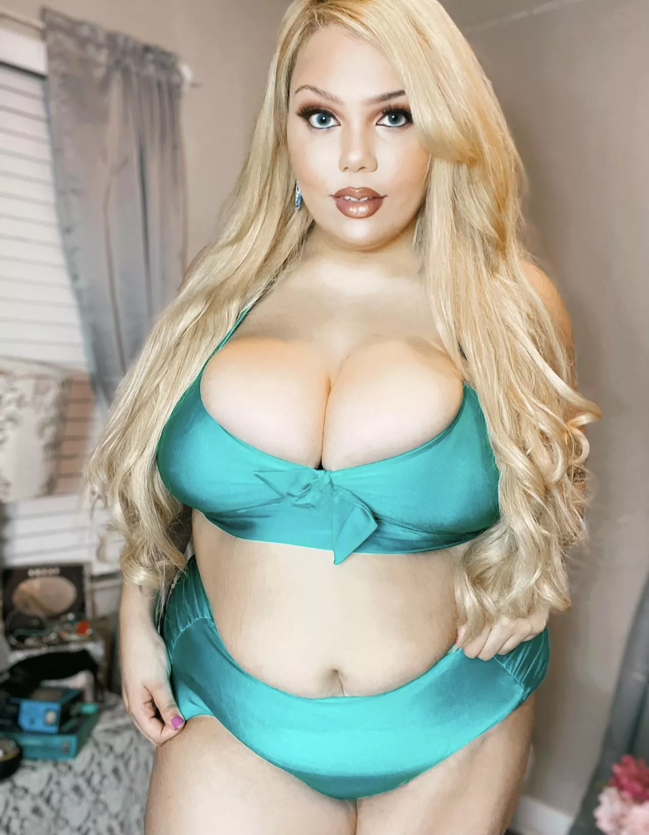 Something about a blonde bbw in a bikini 😈 posted by Mcurve