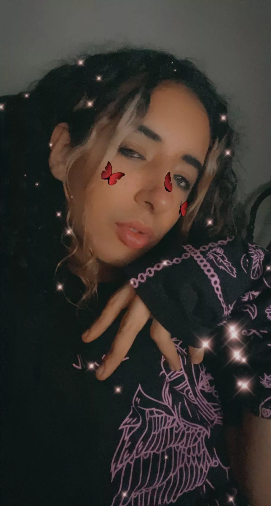 Spending Christmas alone this year as my gf left me because of me expressing fem 😢 Need some virtual hugs 💘 posted by Peinturemusic