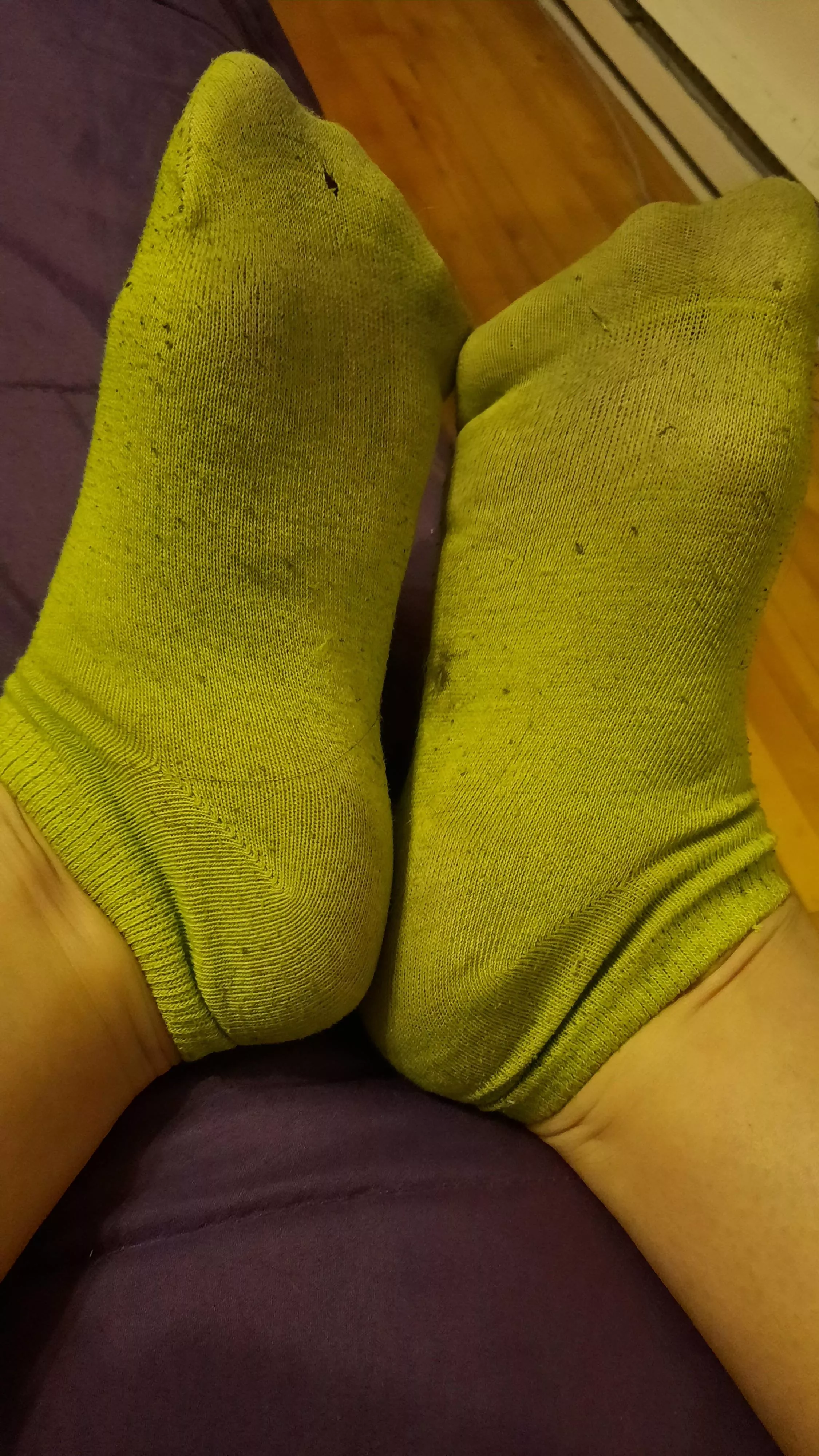 Spent the day standing up at work, gosh those are getting dirty and smelly. Who likes green? ;) Send me a message if you'd like to get those. I offer free shipping for CAN and USA. 30$ of happiness xxx posted by andiemodel