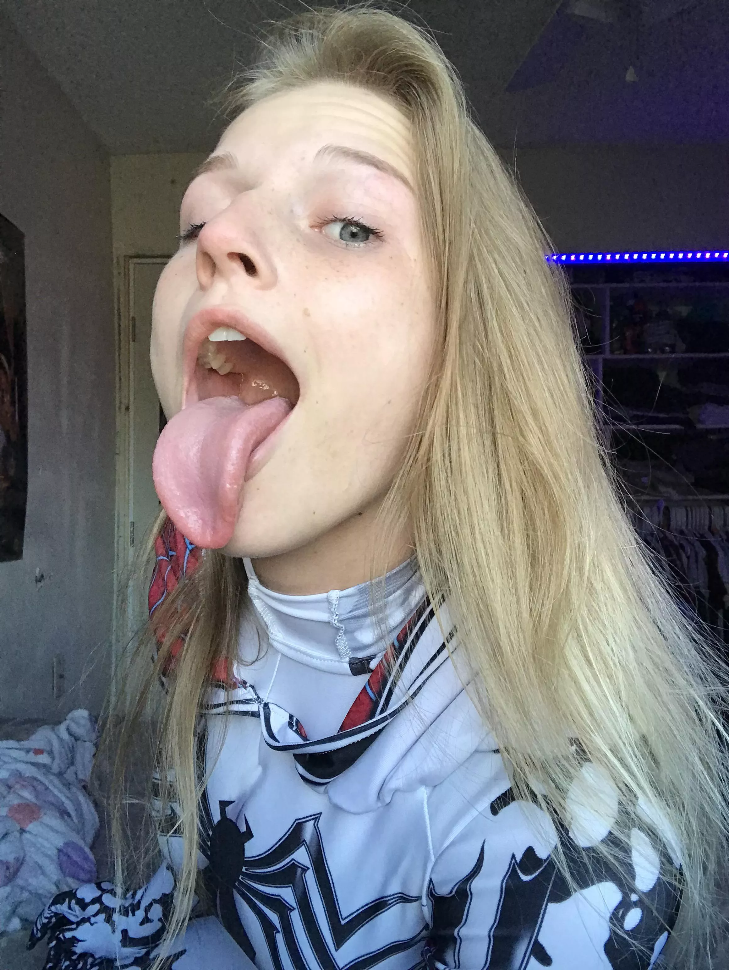 Spider Gwen wants your cum 💦 posted by crystalmoonclub