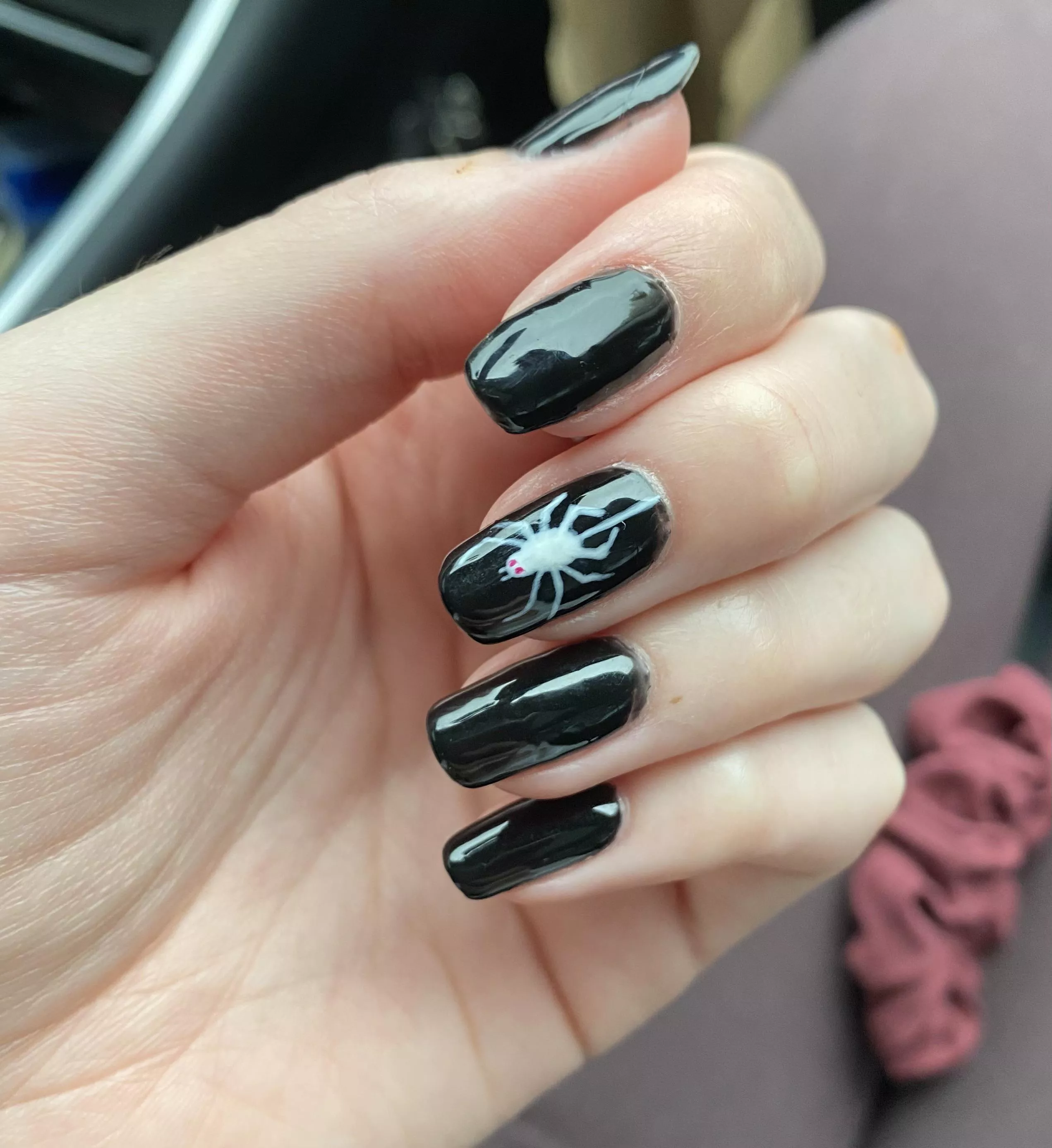 Spooky nail art🕸 posted by madimanipedi