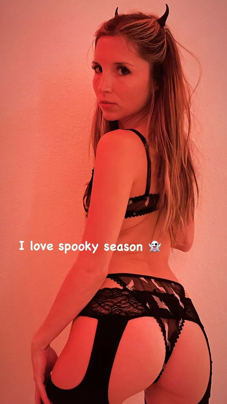 Spooky season posted by MurkN101