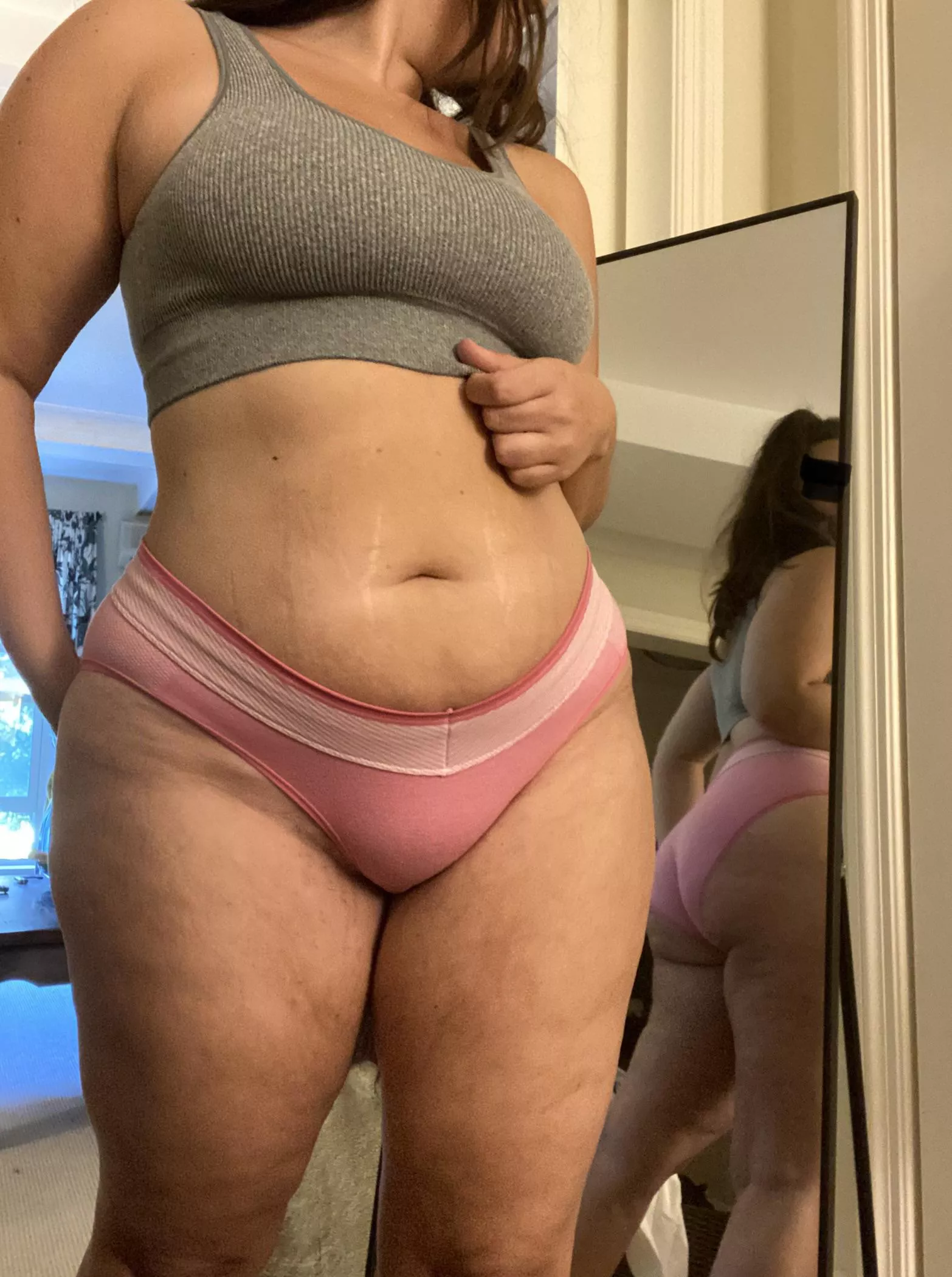 sportsbra and comfy panties, but make it sexy 💅🏼 posted by wantmorecake