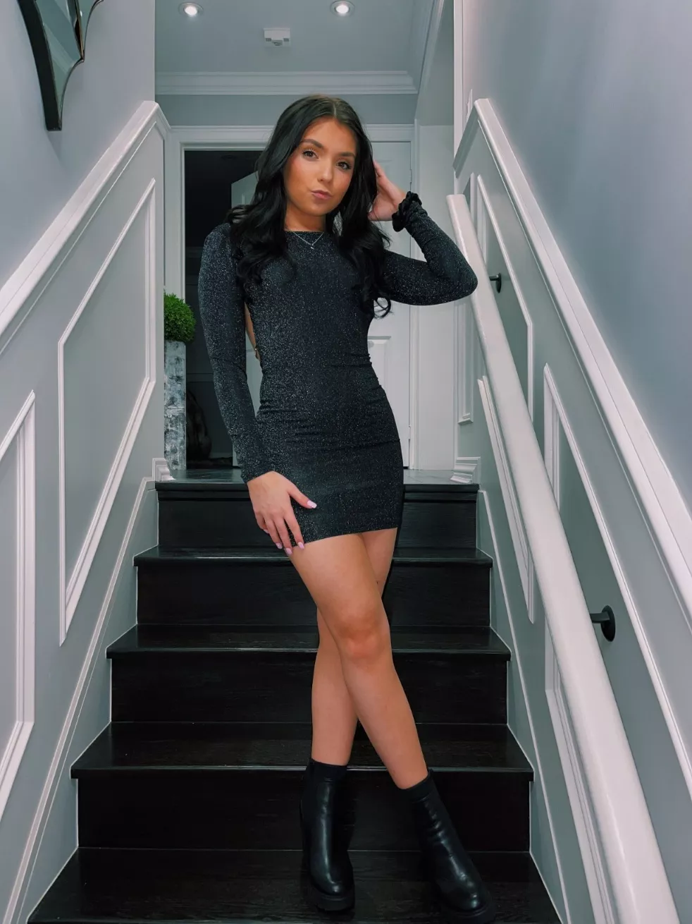 Stairs Latina LBD posted by Melchiazedeck