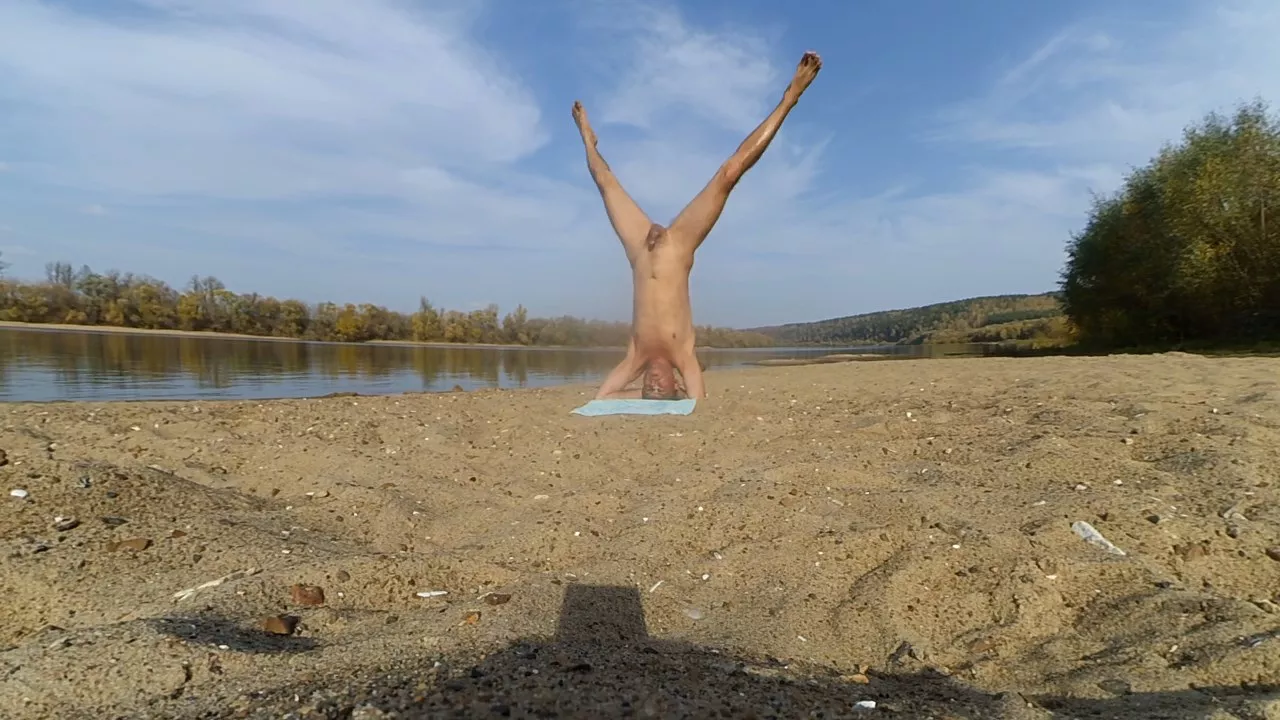 Standing on your head posted by NakedGuy2022