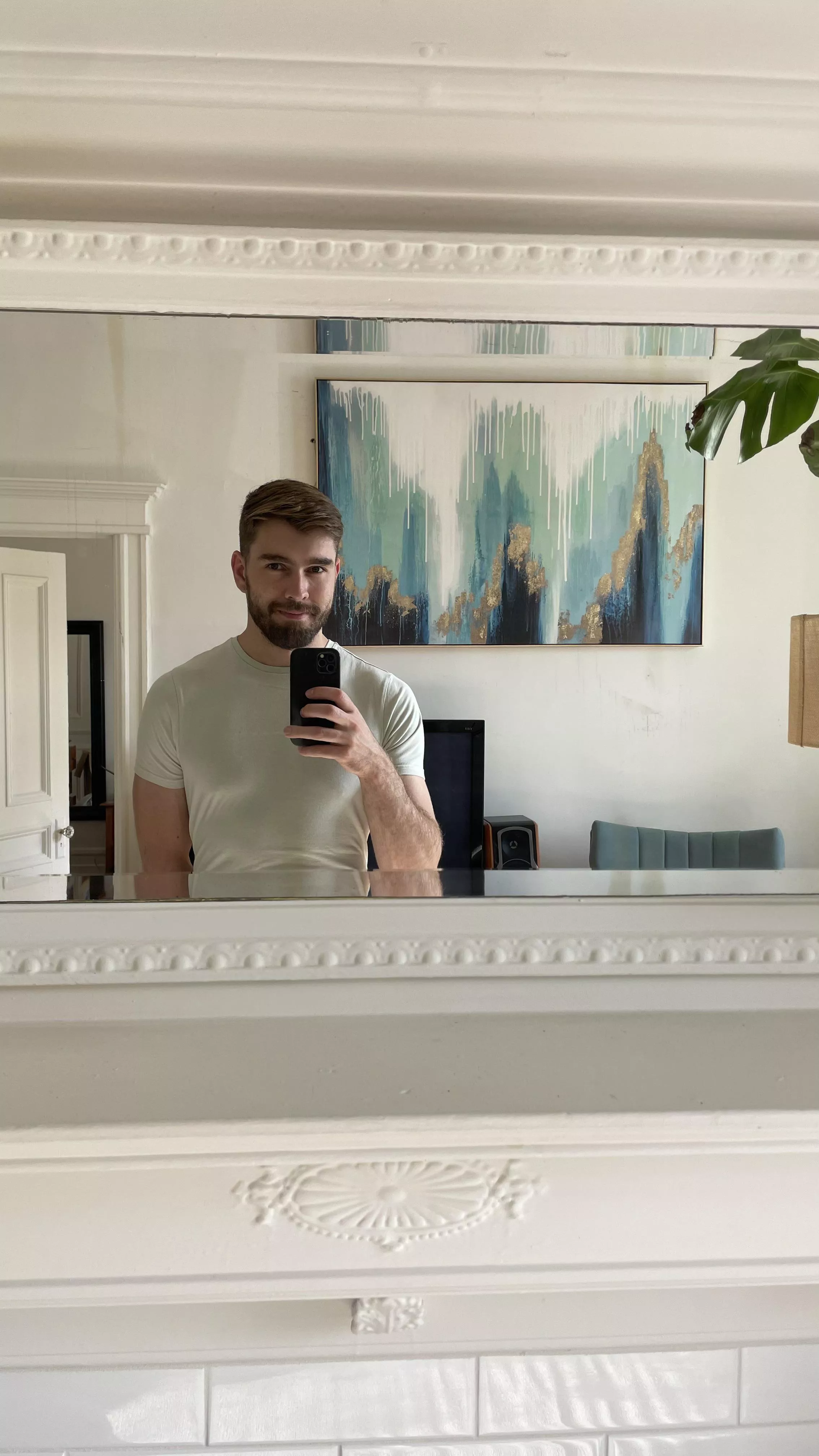 Staying in my friend’s beautiful Montreal apartment. It’s filled with mirrors, plants, and beautiful art 🪞 🪴 🖼 aka an ideal selfie-taking environment 😂 posted by Stereodisco