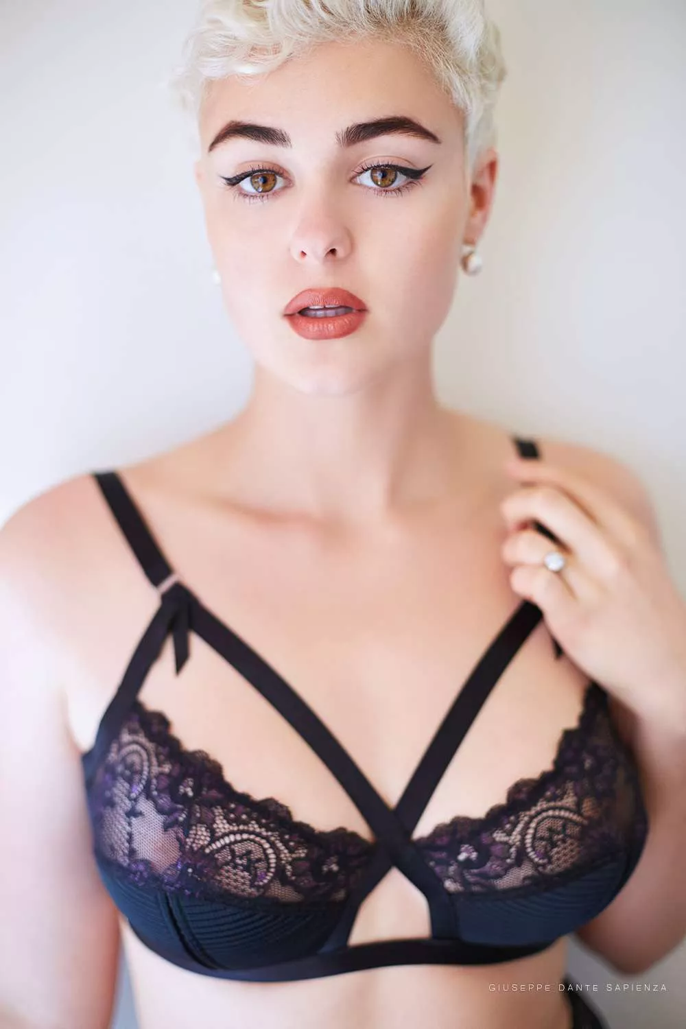 Stefania Ferrario posted by vikon_727