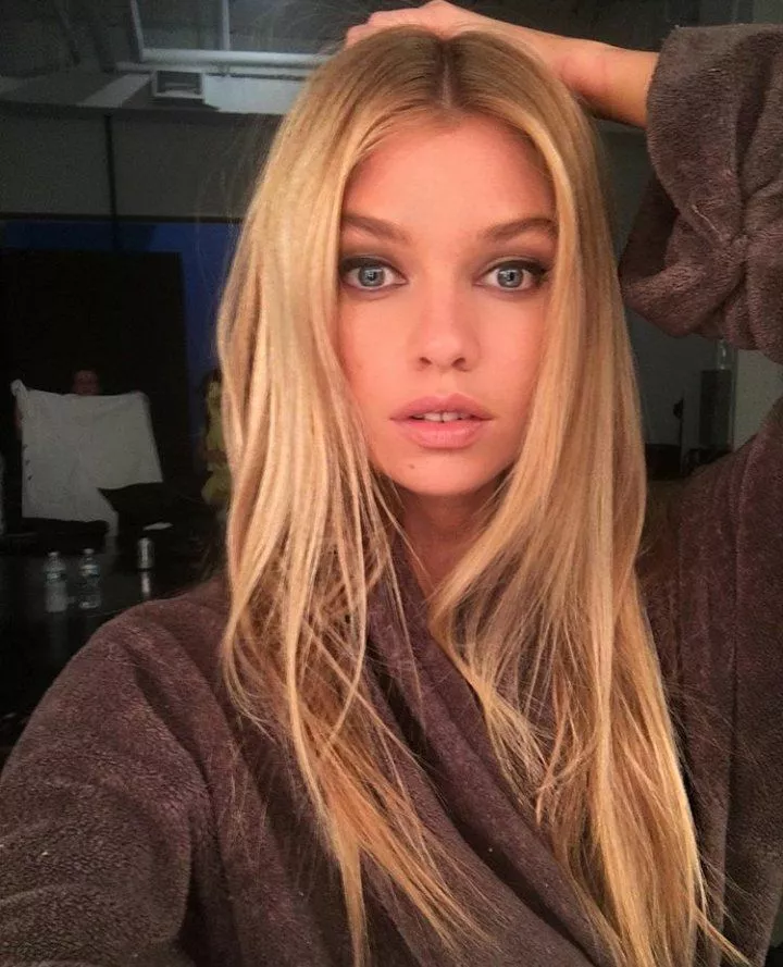 Stella Maxwell posted by CASHMERE1977