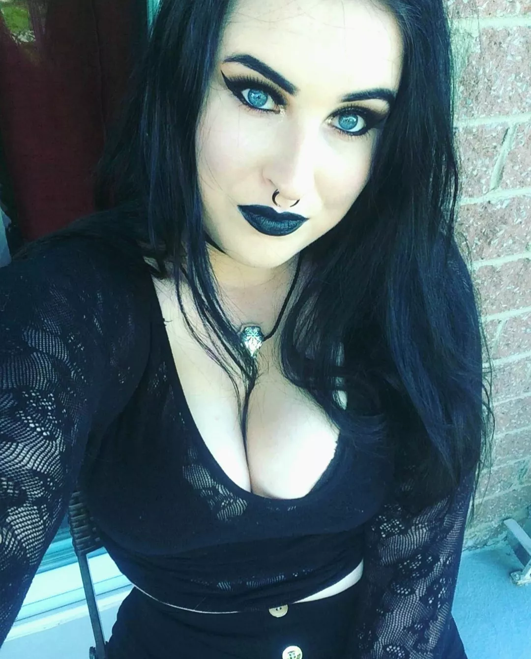 Stellar big tiddy goth gf posted by SaggyLover94