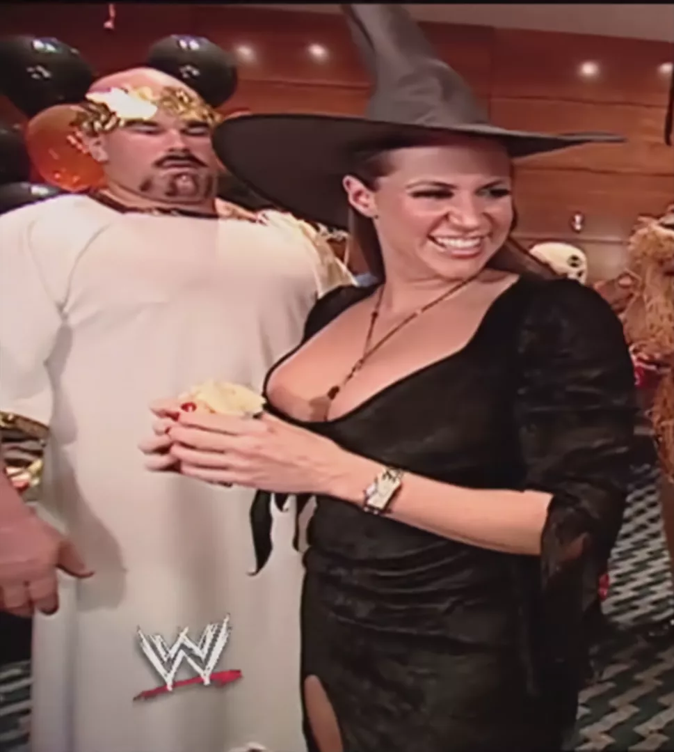 Stephanie McMahon (2002) posted by tripshbk