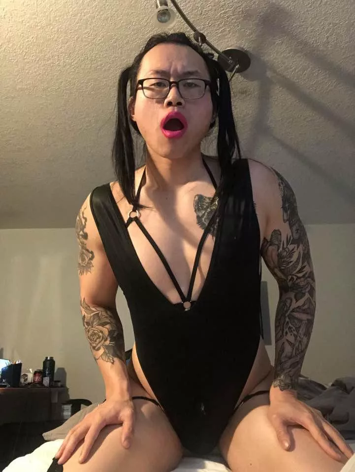 Stick that big white cock through my slutty yellow pink lips. posted by suncd