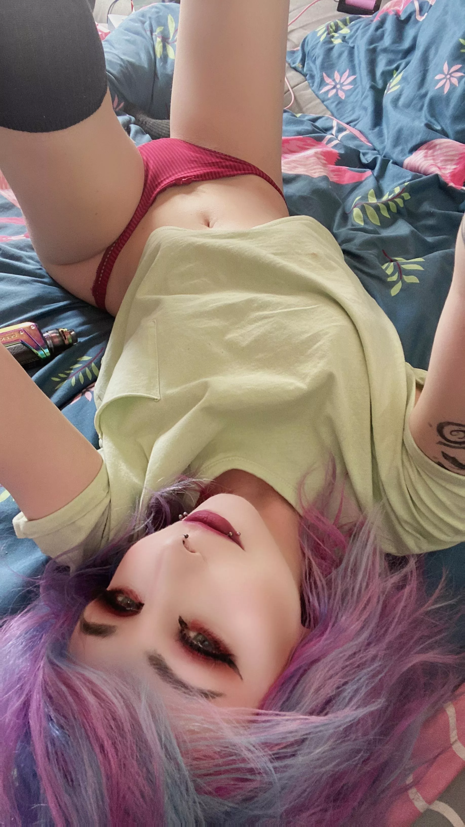 Stream in 10 min :3 https://chaturbate.com/madelinexoxo666/ posted by Madelinexoxo666