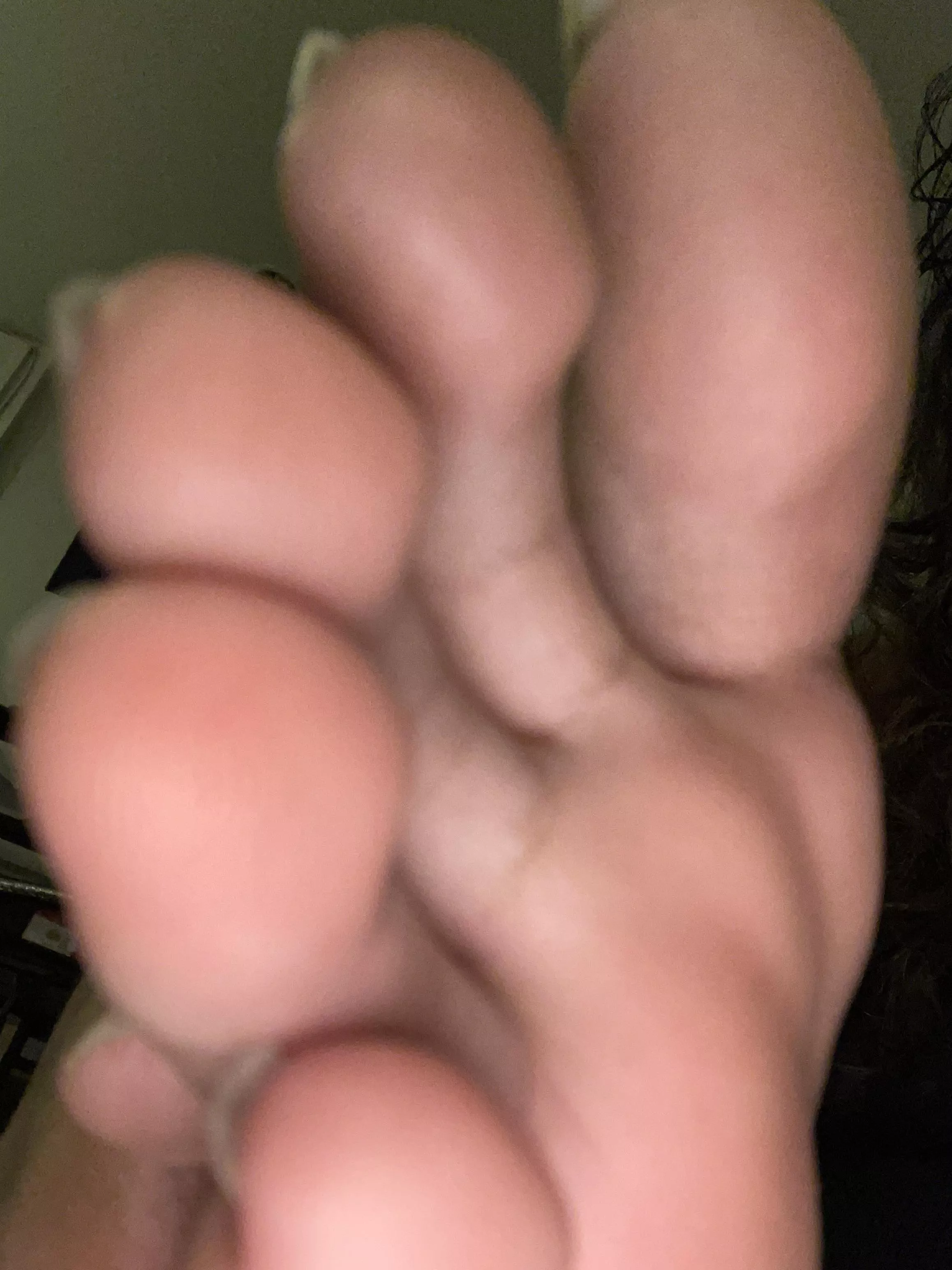 Stuff these toes in your mouth, they're waiting to be sucked posted by preitypink