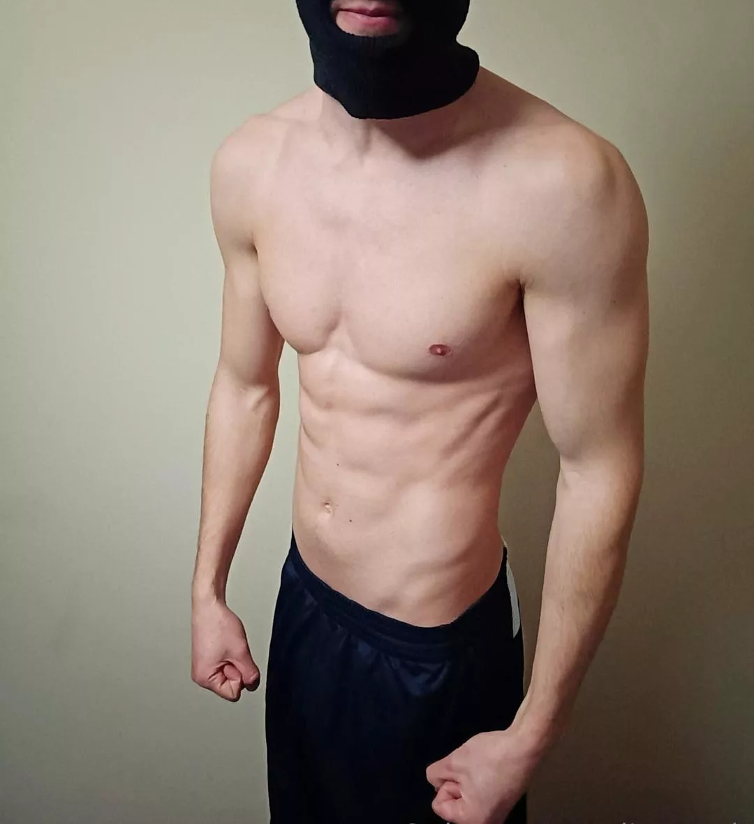 Submit to this perfect body posted by LiamRushOF