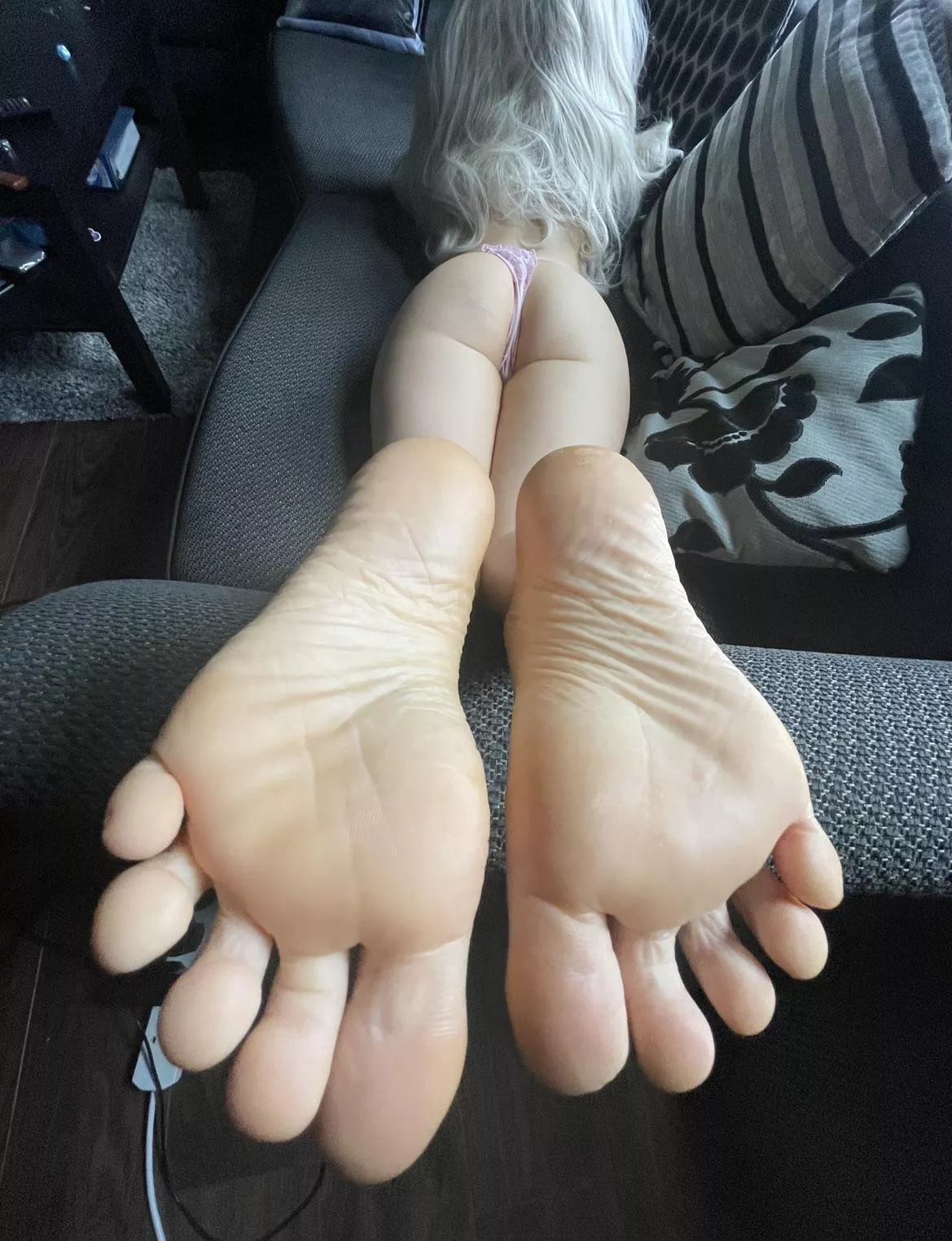 Suck my toes posted by _sweetluna