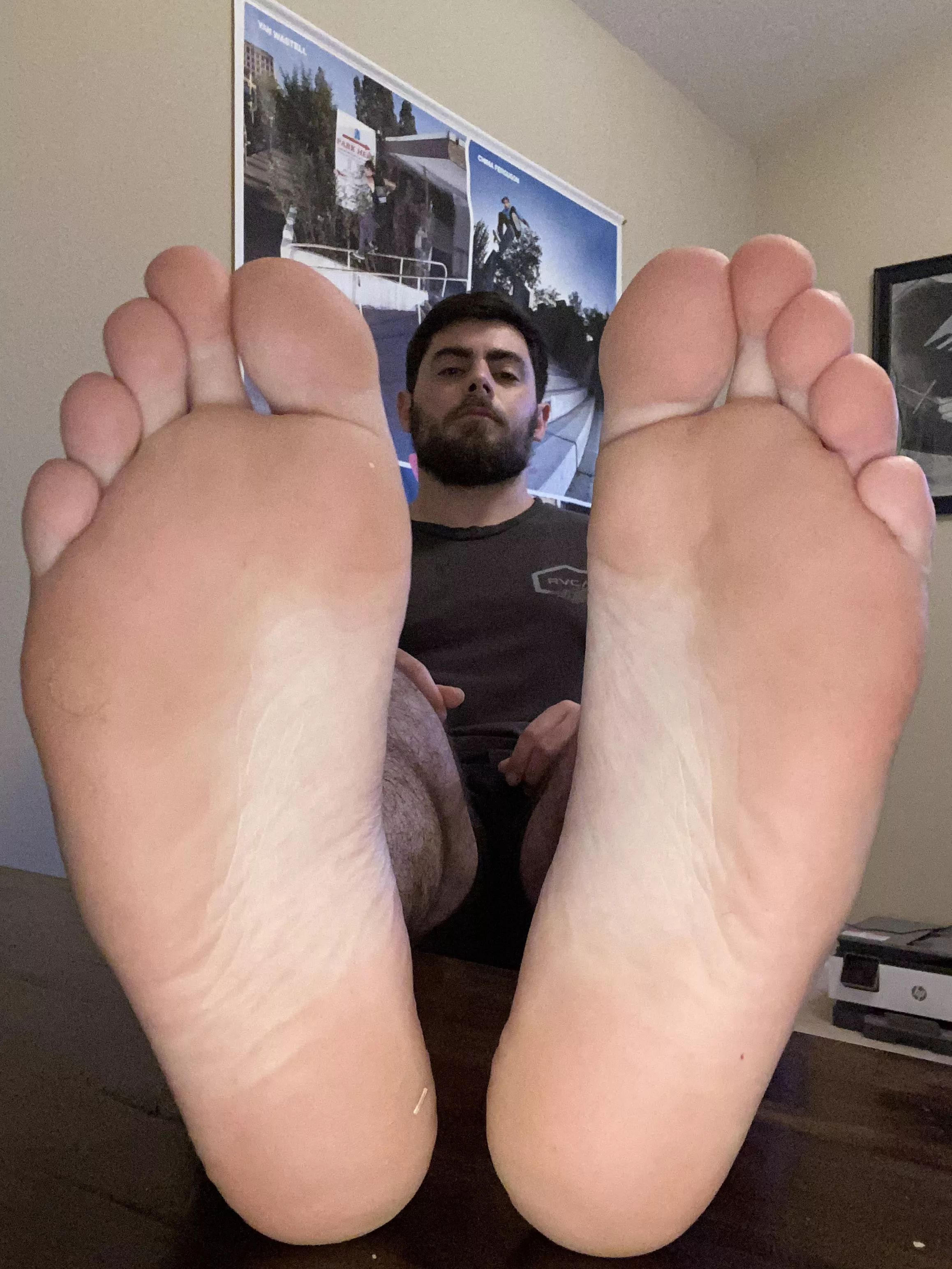 Suck on my toes ;) posted by King_Mattx