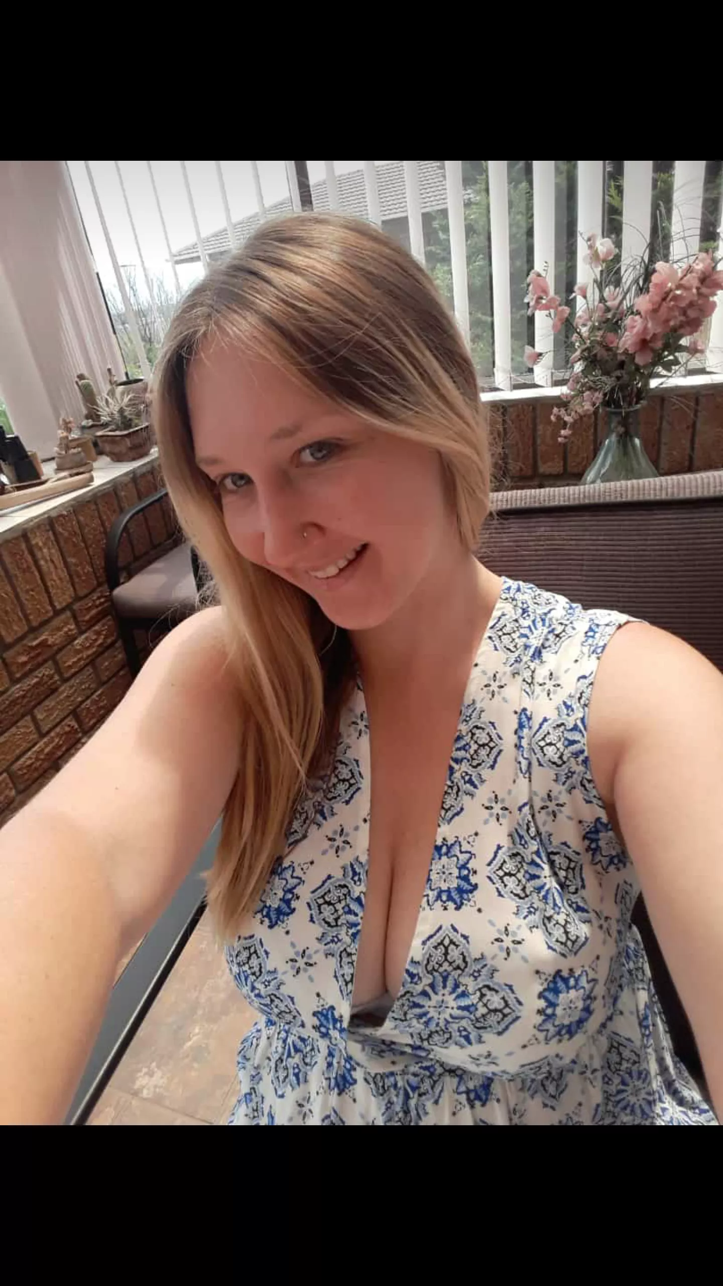 Summer dress with some cheeky cleavage 😘 posted by CelesteCT