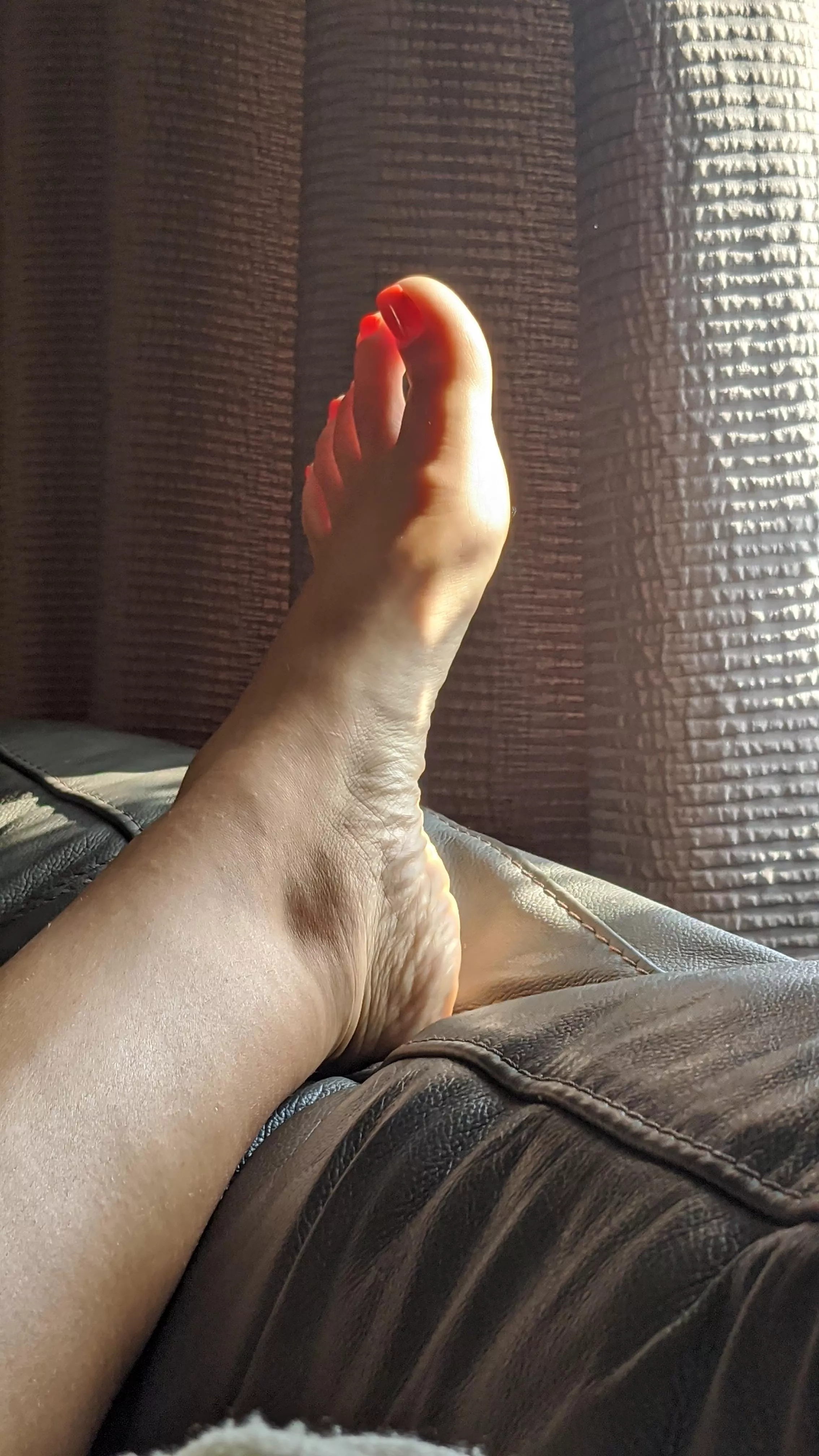 Sunkissed feet posted by iwantaria