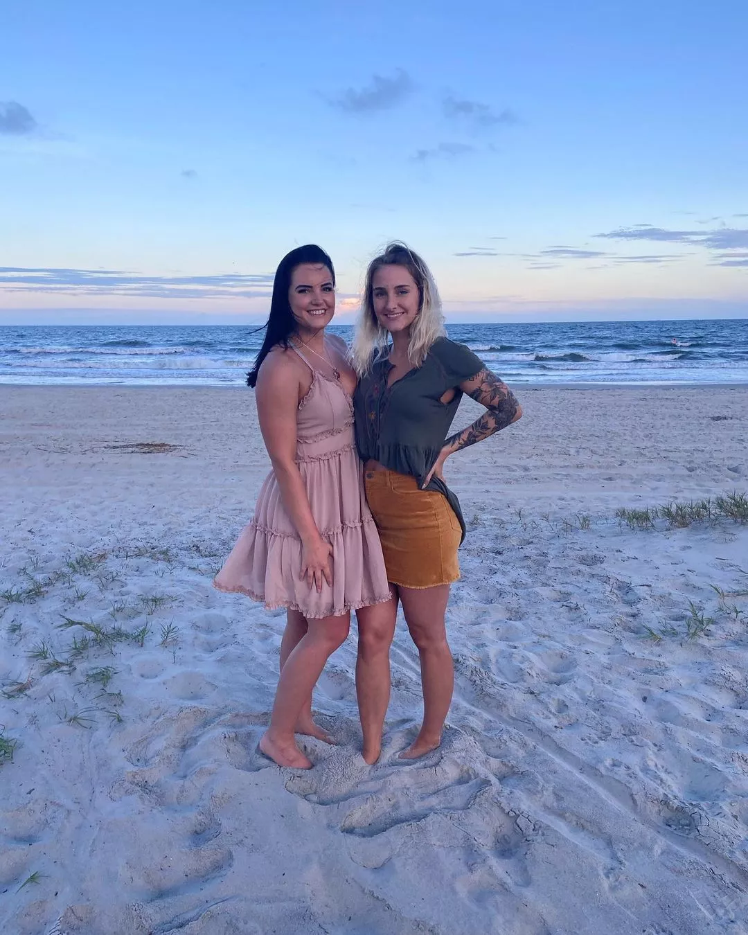 Sunset Beach Cuties posted by Theyounggetstronger