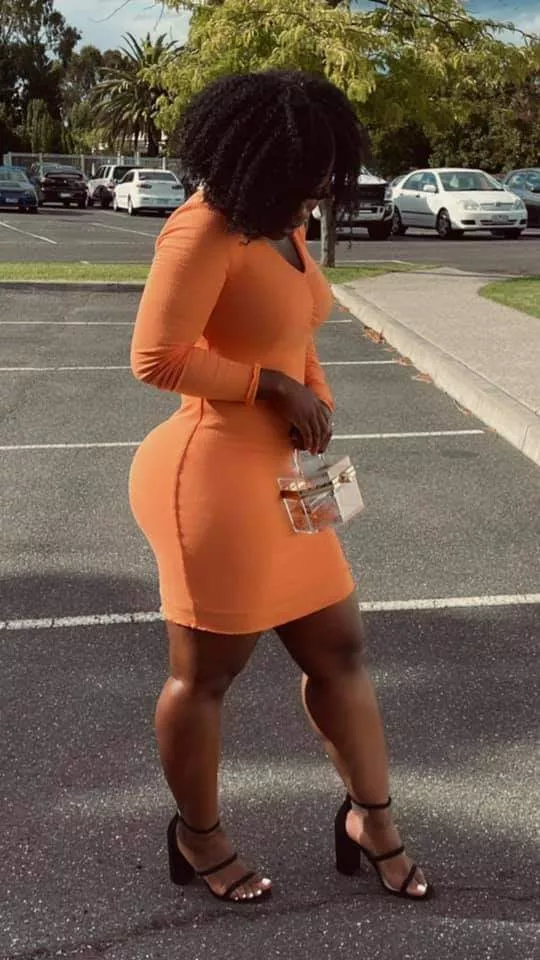 Super Curvy African Beauty posted by Zeheverzing