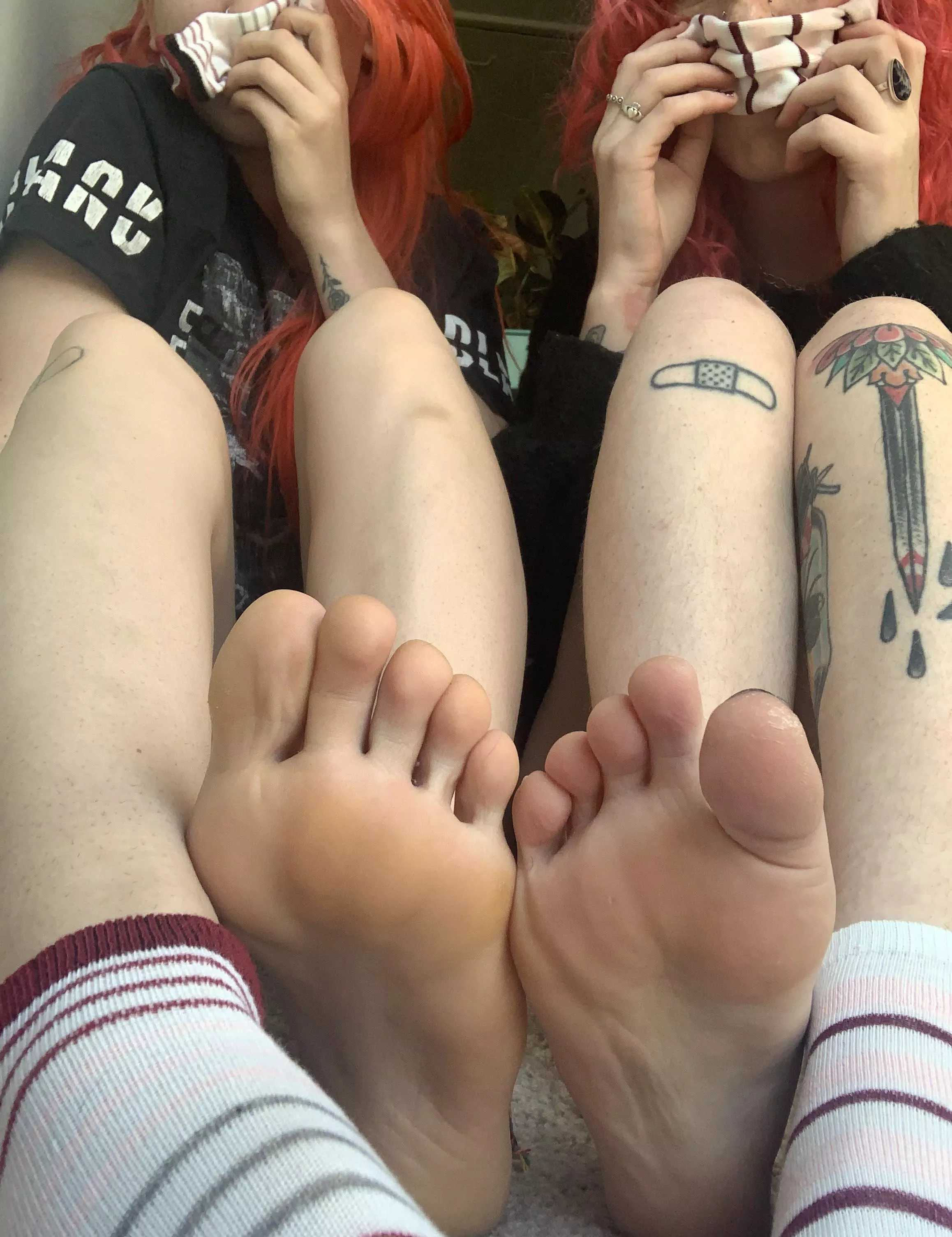 super smelly feet , should we smell eachothers next ? posted by MonaRed69pantirosex