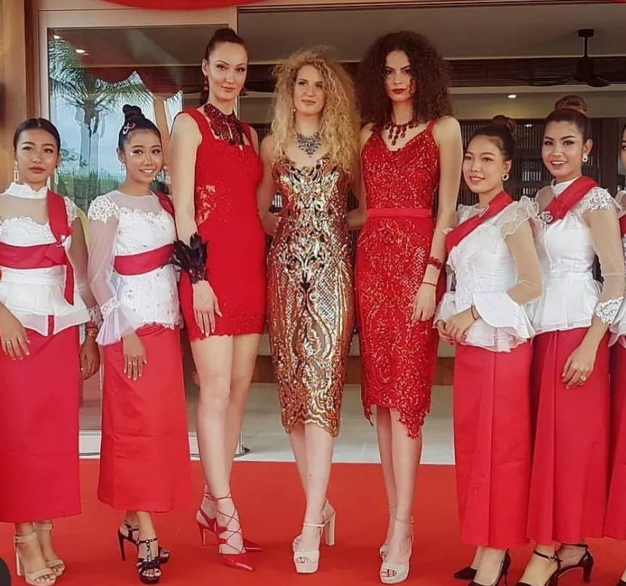 Super Tall Models travel to Asia posted by Jobbers101