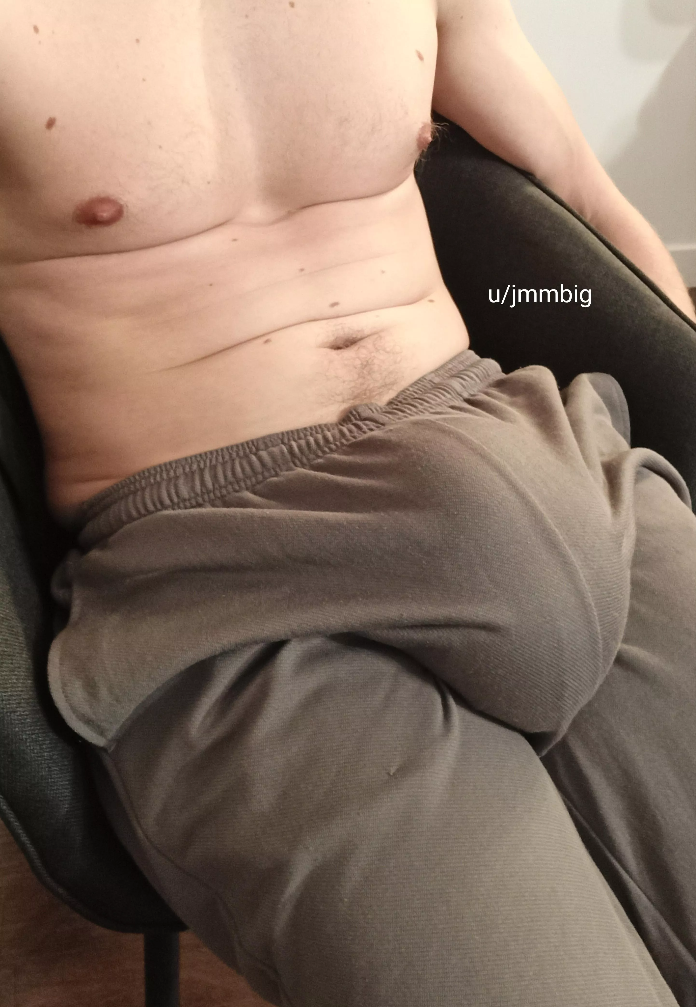 Sweatpants Bulge after 2h pumping... 😁 posted by Jmmbig