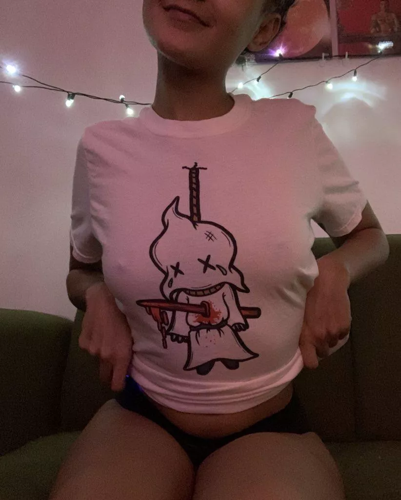 T shirt, no bra. posted by domeinthetub