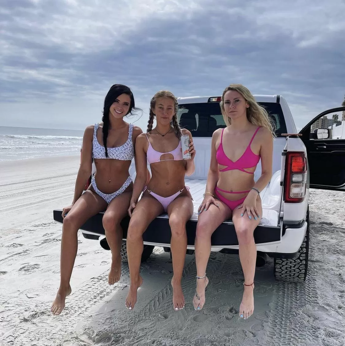 Tailgate beach posted by 10daysaway