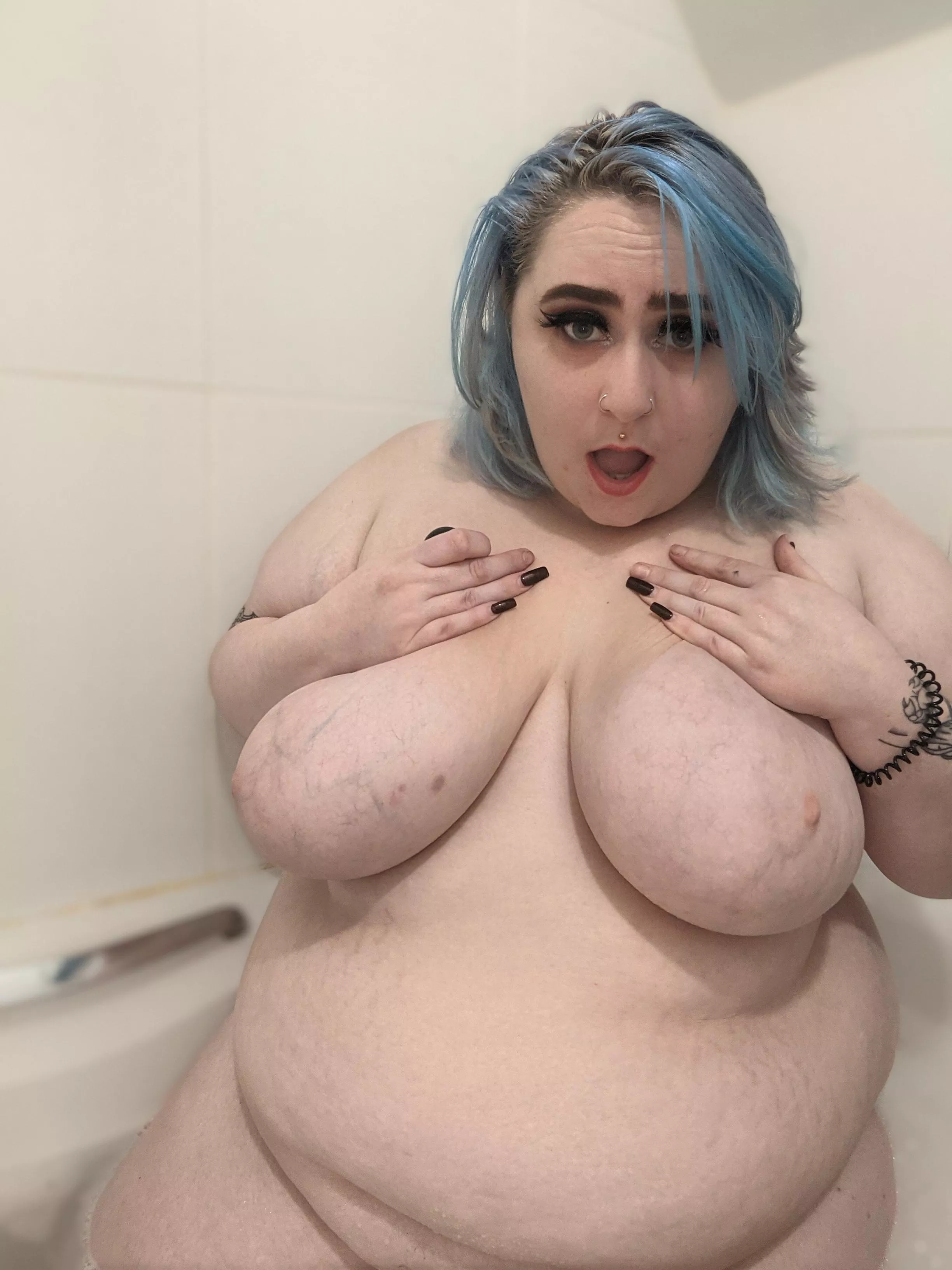 taking a bath 💖🥺 posted by bbwbaybie