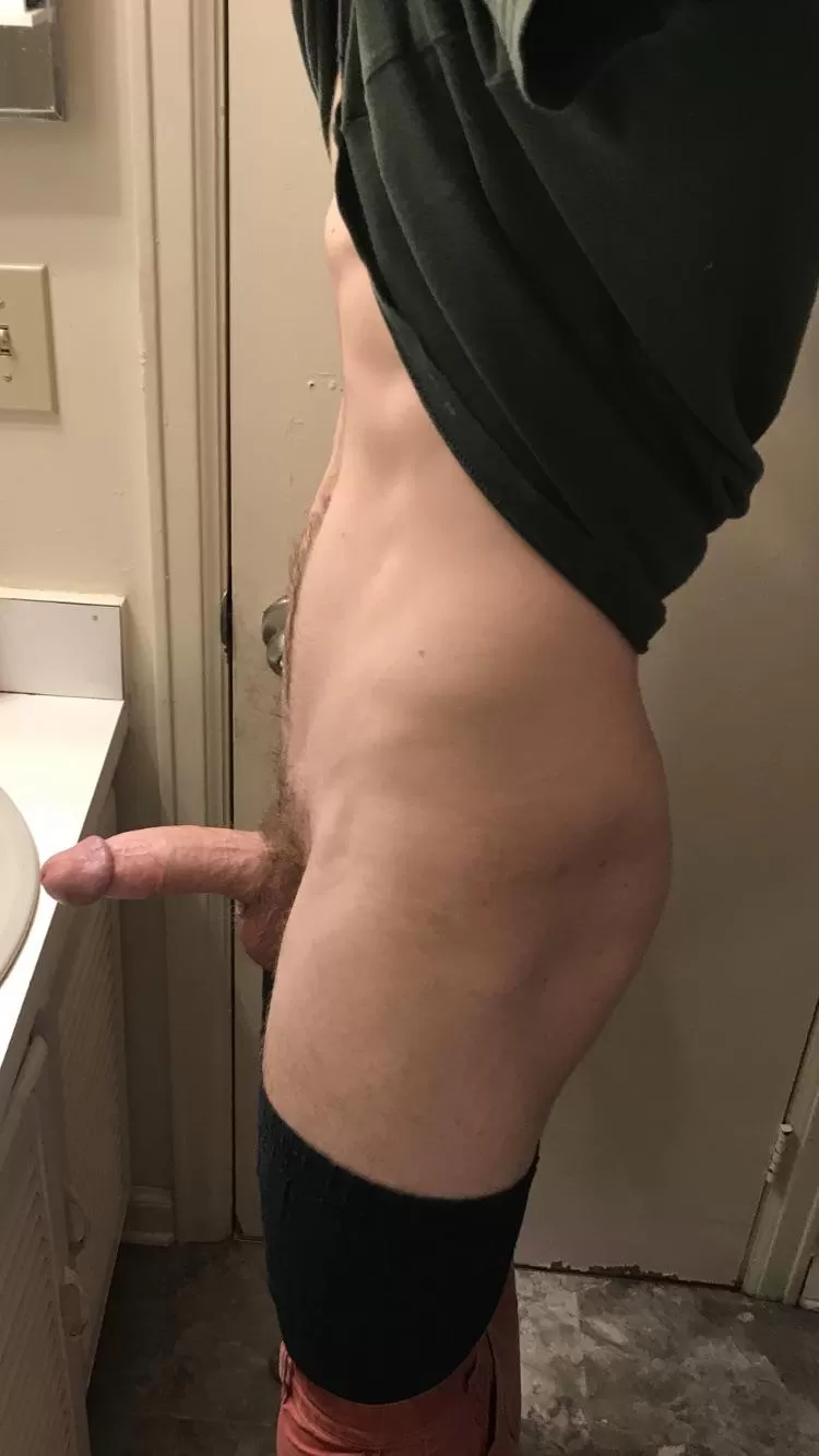 Tall, skinny, packing a big cock! posted by thiccius_maximus