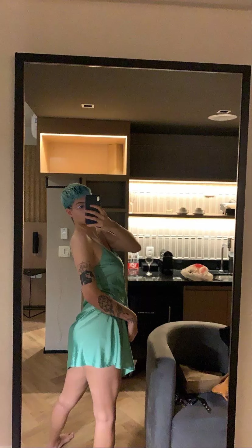 Tall women wearing dresses ðŸ¥µ posted by Moonlover-18