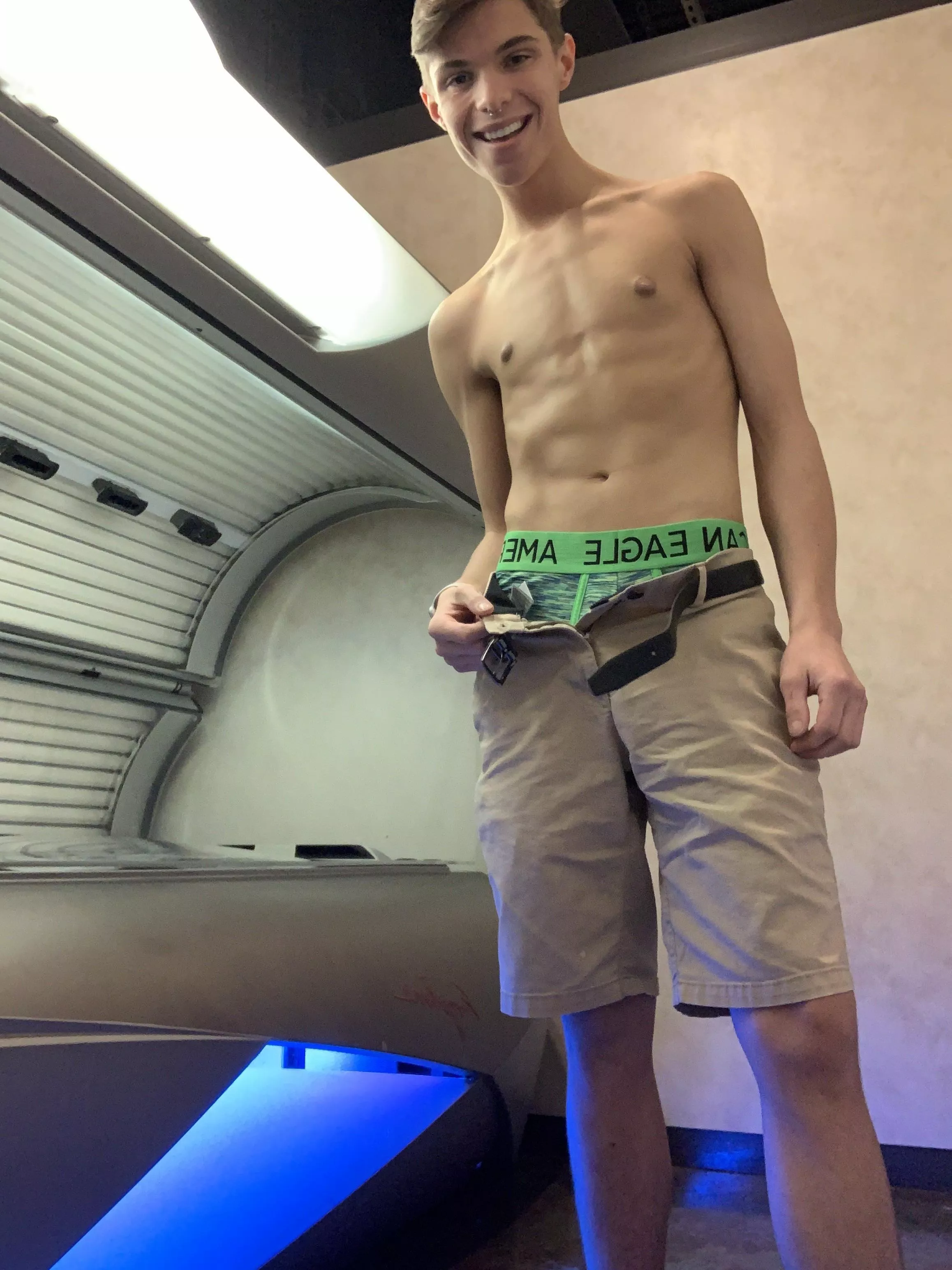 Tanning Time🥺🥰 [18] posted by brycelongx