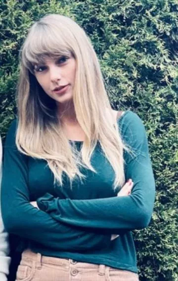 Taylor Swift posted by throwawayforadults