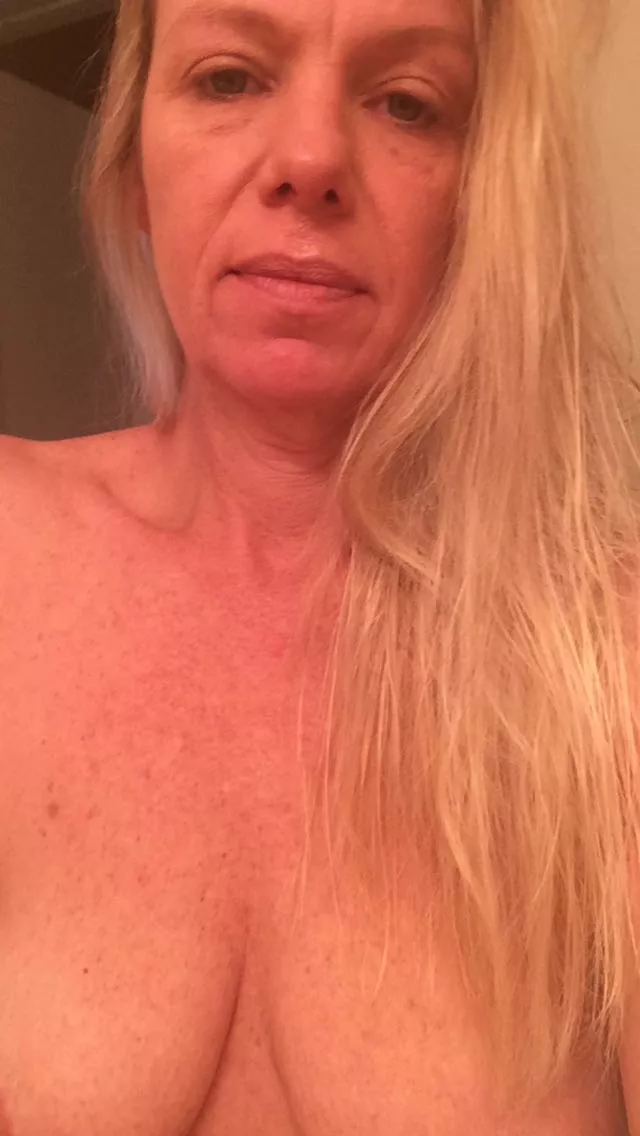 Teasing GILF posted by Chumwithrum78