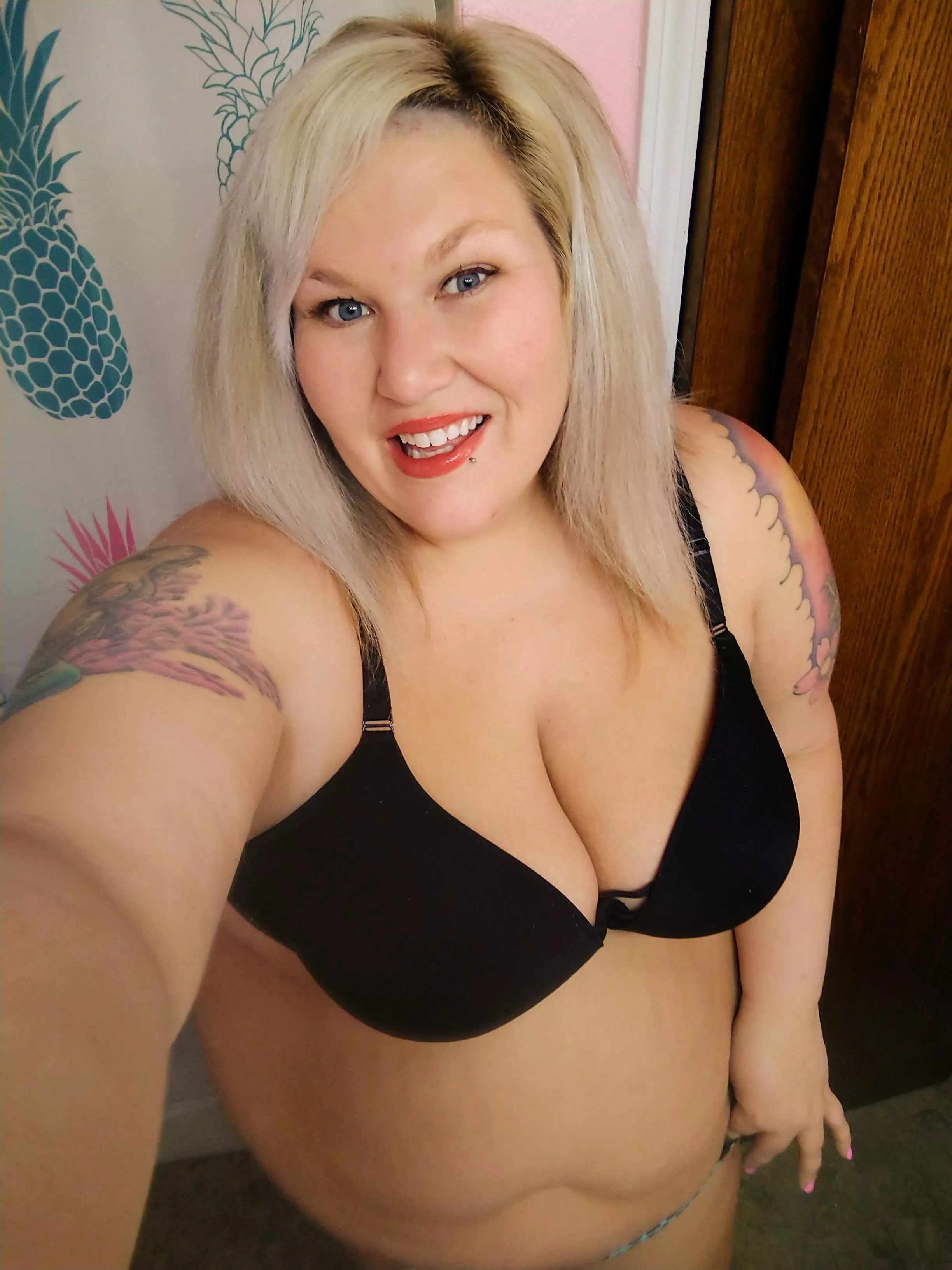 Tell me I'm not a ssbbw when I'm bouncing 350lbs of softness on you posted by Bubblybabe_88