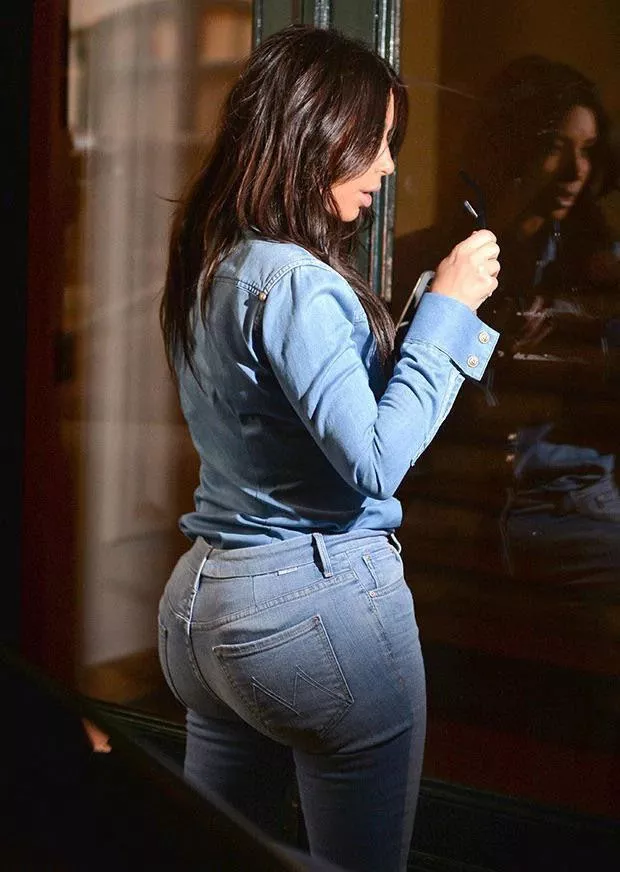 That ass in those jeans 🍑👖 posted by [deleted]