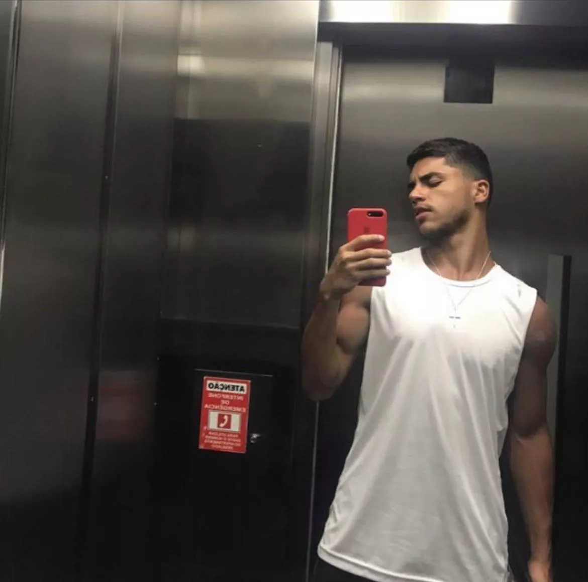 that photo of an elevator that can't be missed posted by biatrizwls