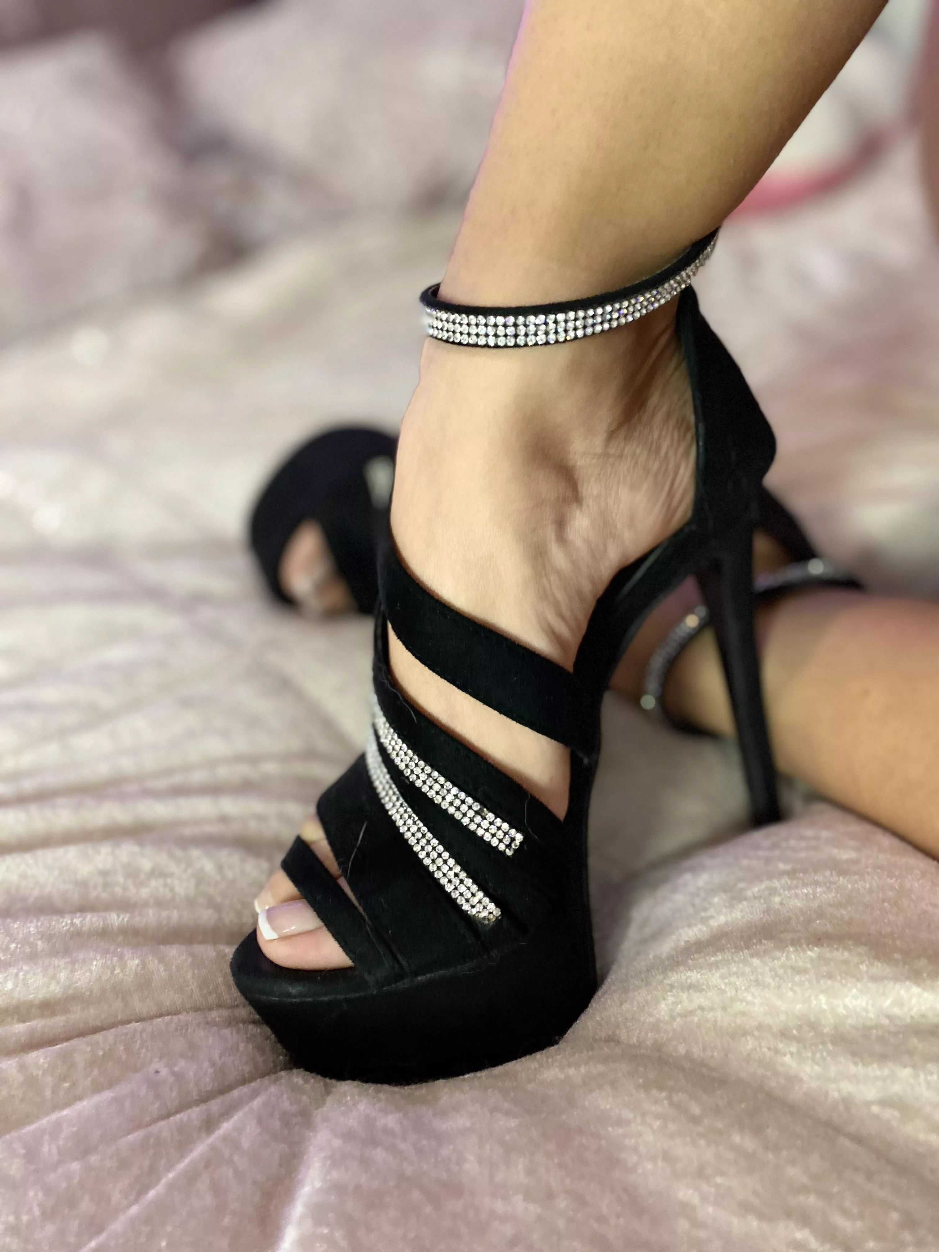 That’s my absolute favourite pair of heels ❤️‍🔥 posted by screamcvte