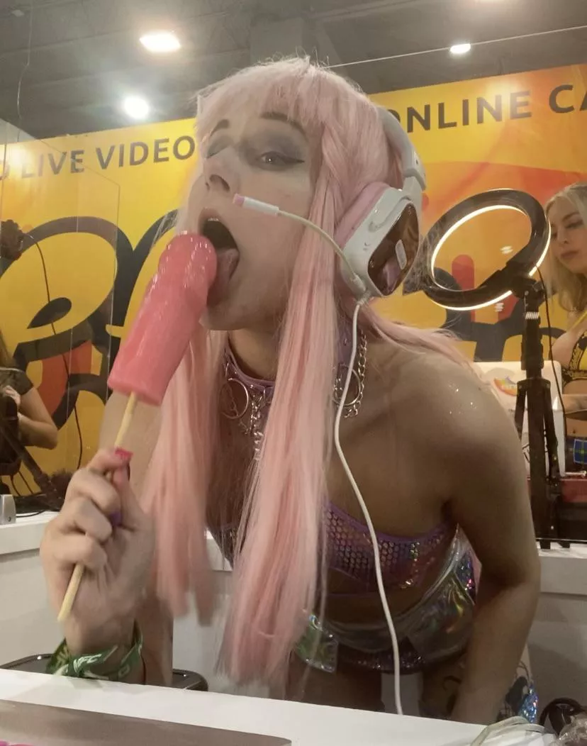 The Chaturbate booth at Exxxotica is always poppin!! posted by ivyminxxx