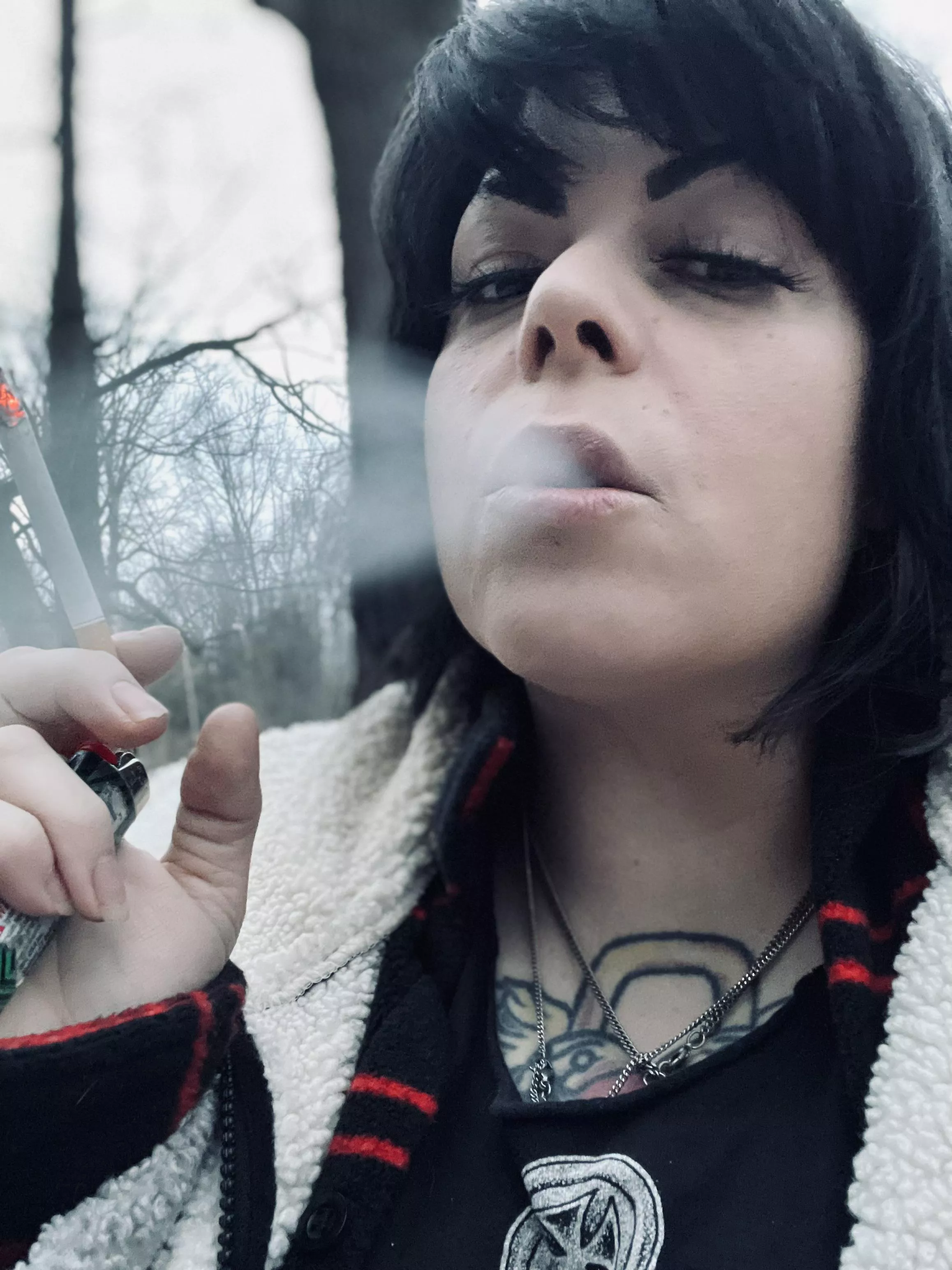 The great outdoors🔥🚬💋🖤 posted by Vfevers