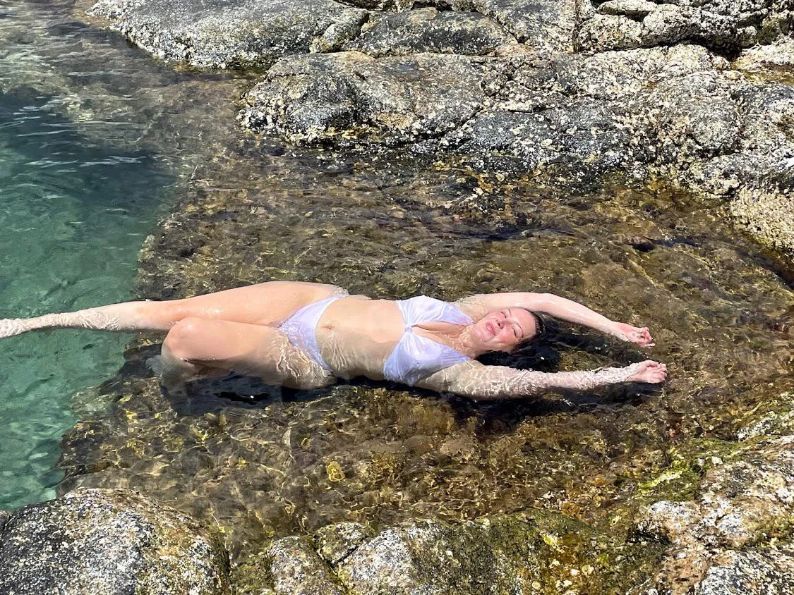 The ocean gets me wet 💦 how about we fuck under water? posted by Lilacdravland