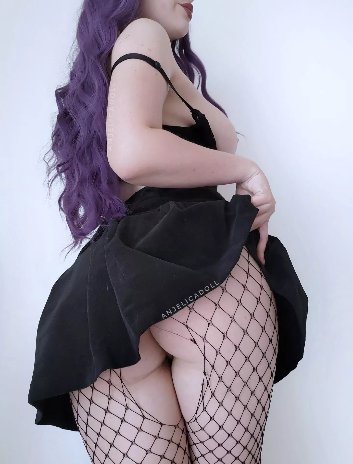 The perfect big hole in fishnets posted by anjelicadoll