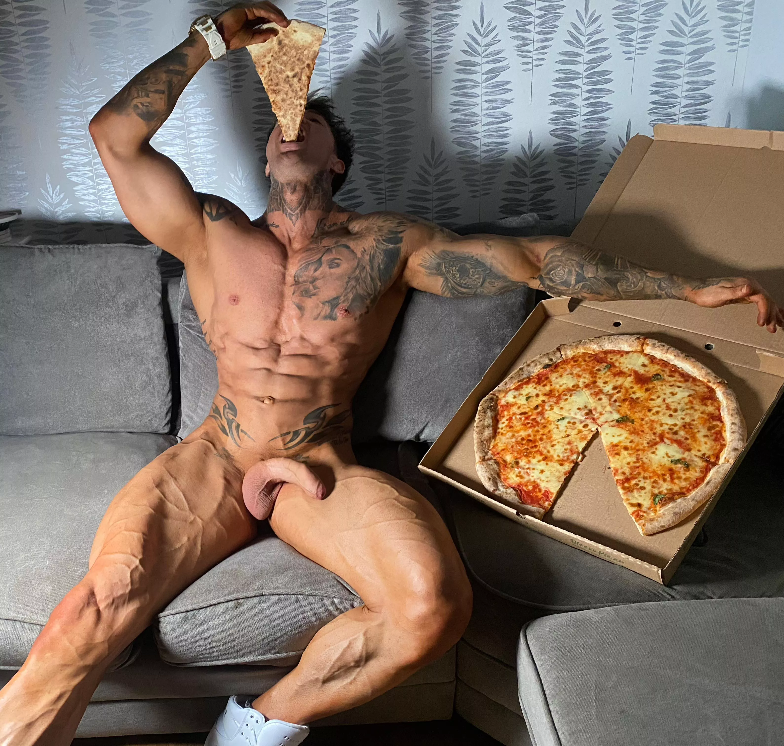 The perfect night you joining me 💪🏻🍕 posted by MuscleAlphaXXX