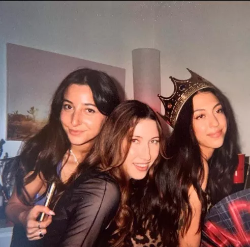 The queen and besties posted by Chaturbater1