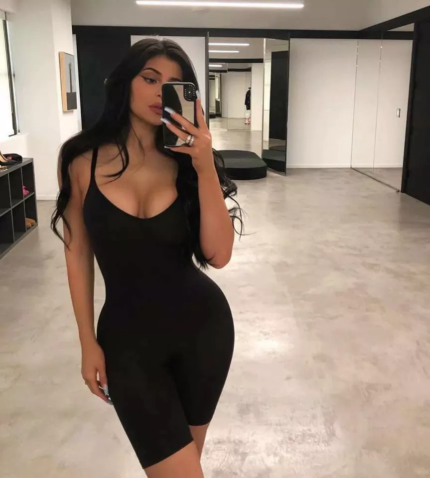 There is no hotter woman i would rather pump to then kylie jenner posted by crazy_monkey222