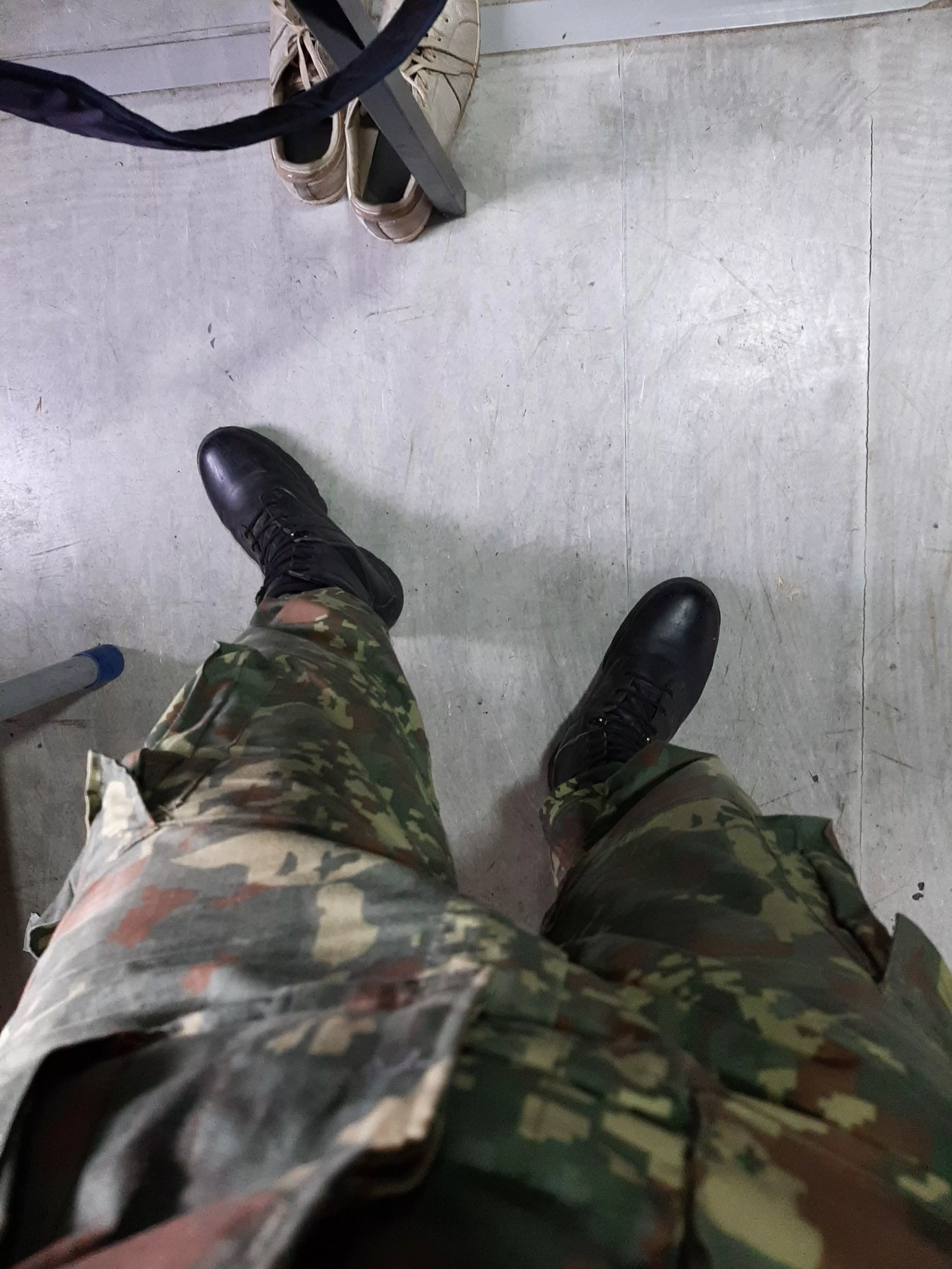 Theres something bothering me .. i dont remember my pants being so tight 😩 posted by lazy-soldier